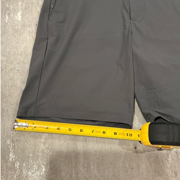 Vuori Men’s Medium Fleet Chino Short Charcoal 8” Inseam - Picture 4 of 8